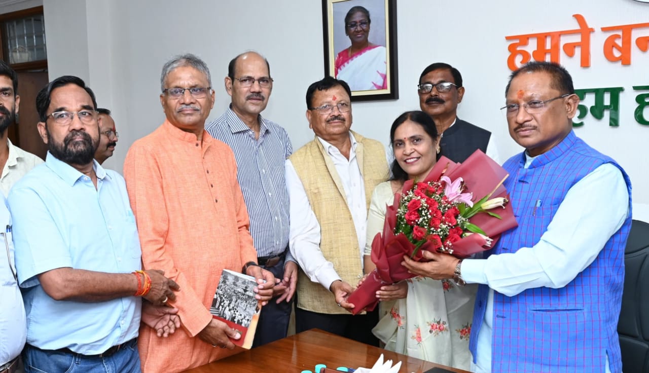 मुख्यमंत्री से छत्तीसगढ़ राज्य पिछड़ा वर्ग आयोग